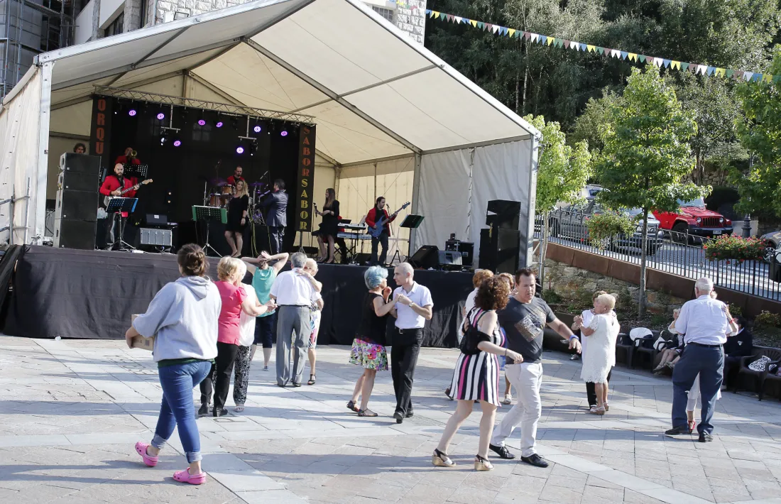 L’orquestra Sabor Sabor ja va amenitzar el ball de tarda l’any passat a la Massana.
