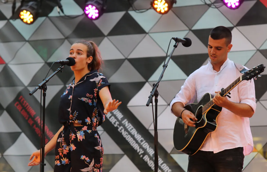 Laia i Marc en l’actuació al concert jove d’ahir al vespre a la plaça Coprínceps.