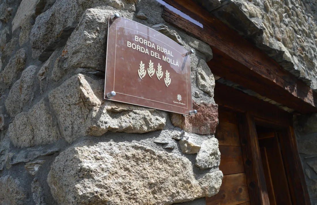 Una de les bordes rurals que hi ha al Principat.