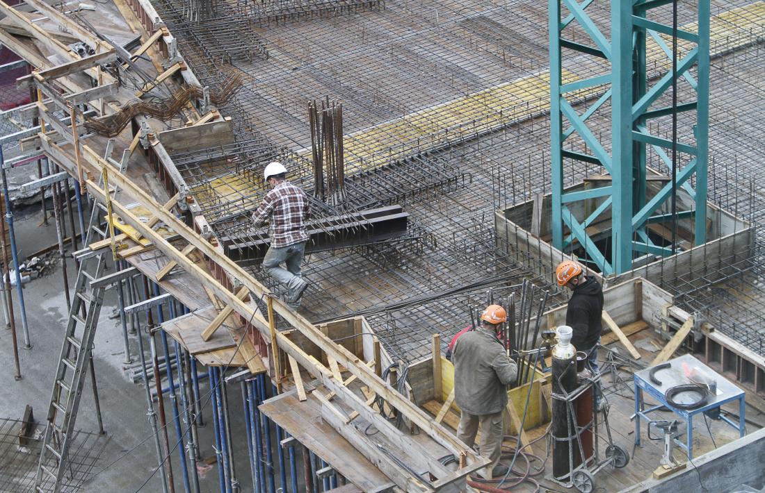 La construcció és el sector que més contractes va fer el mes de maig, després de les immobiliàries.