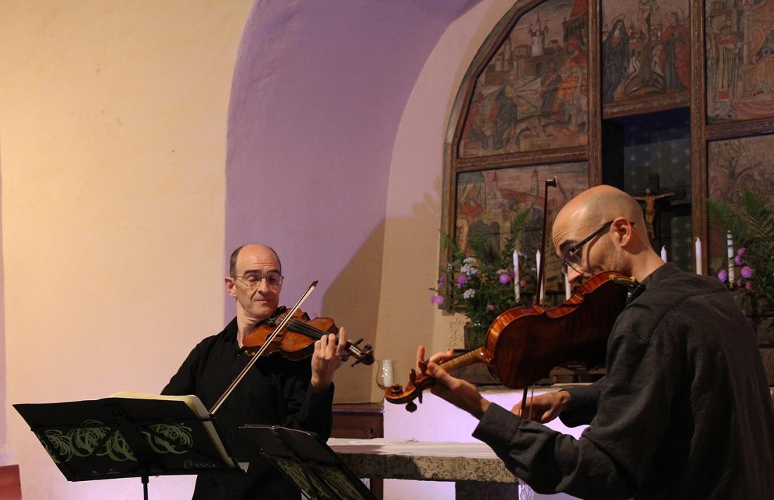 El duo Dolce Corda en una actuació aquest estiu.