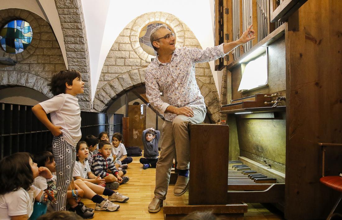 Un moment del taller d’orgue que va tenir lloc ahir al matí a l’església Sant Pere Màrtir d’Escaldes.