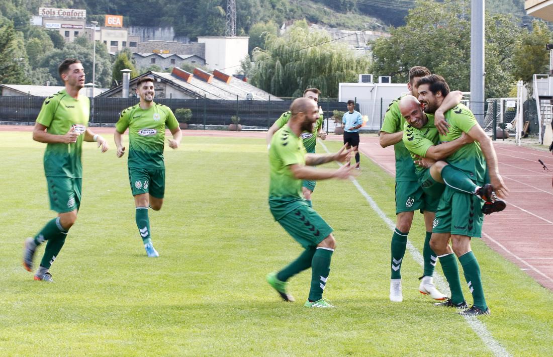 El campió de tot rep el primer avís