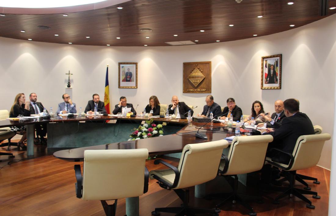 Un moment del consell de comú celebrat ahir a Encamp.