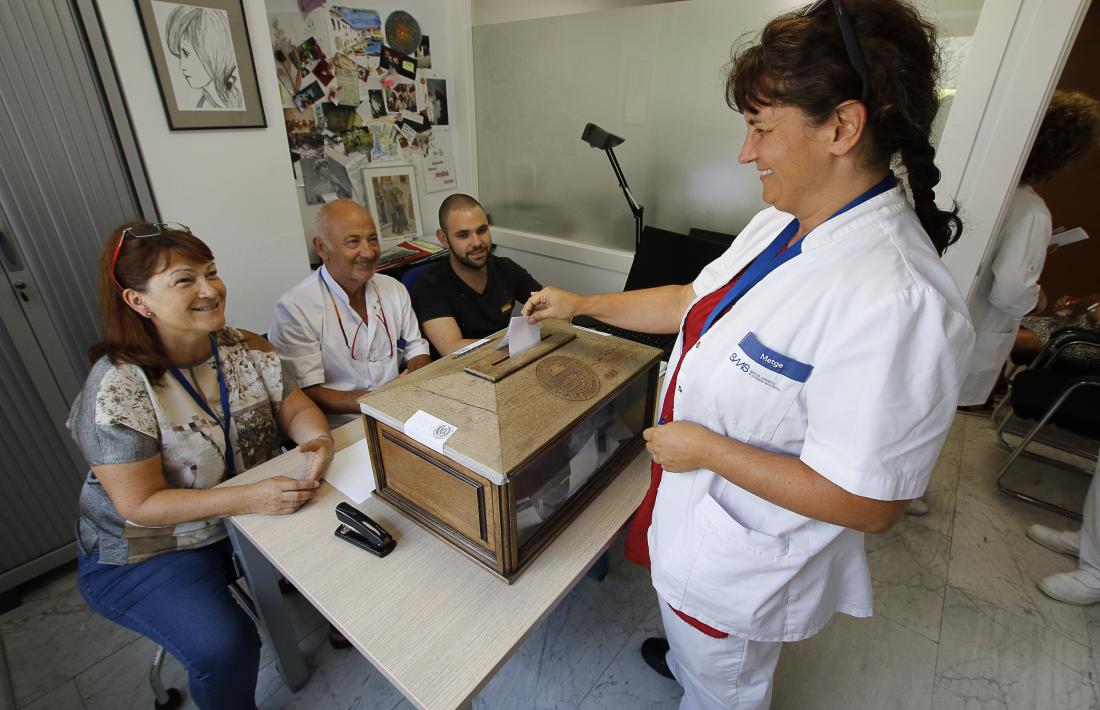 Un moment de les eleccions per escollir els delegats de personal del SAAS.