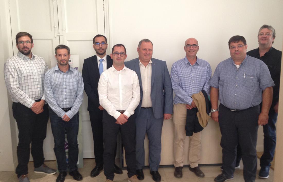 La delegació andorrana amb els representants de l’associació Qualit’EnR.