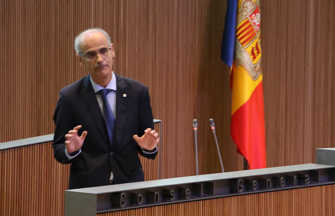 El cap de Govern, Toni Martí, durant el seu discurs de rèplica als grups de l'oposició on ha anunciat la data electoral.