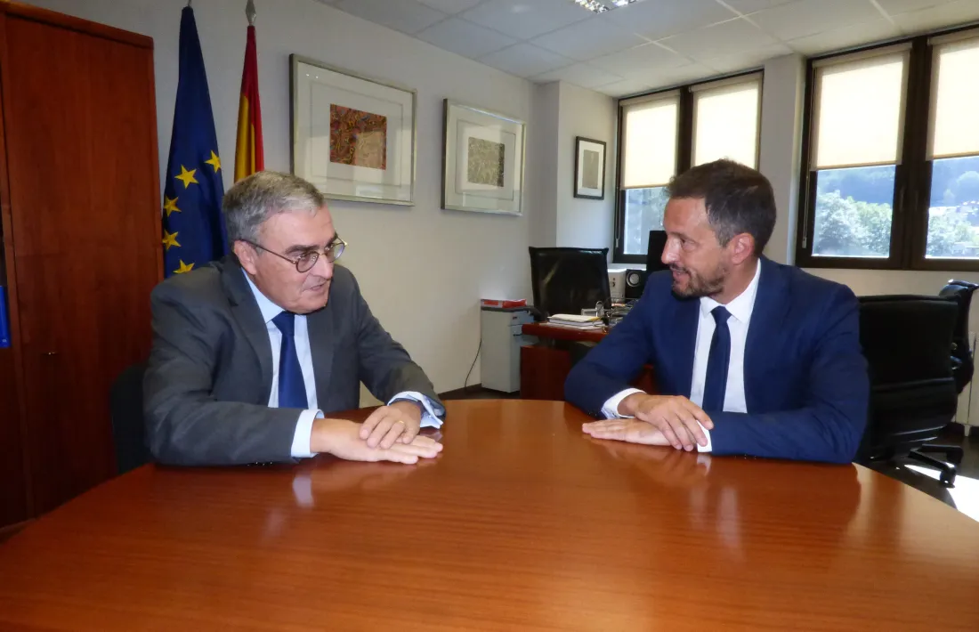 El president del PS, Pere López, es va reunir ahir amb l'ambaixador d'Espanya, Àngel Ros.