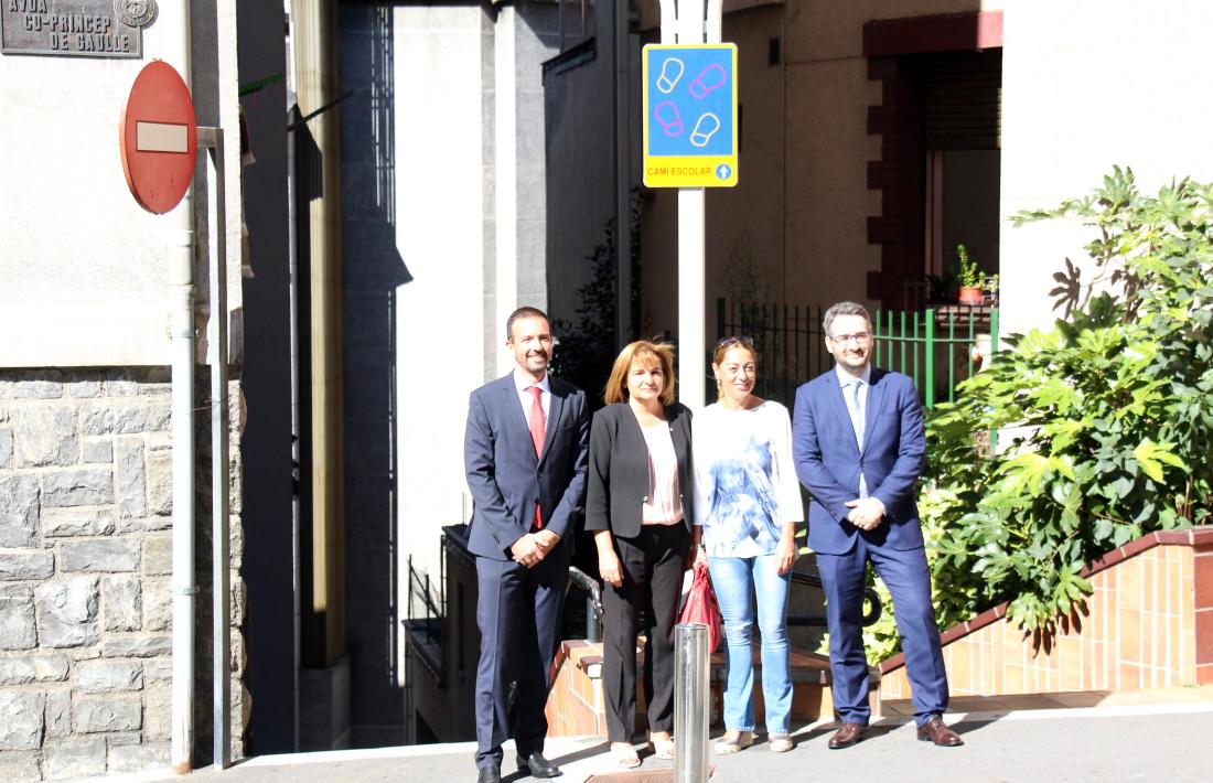 Jordi Torres, Trini Marín, Sandra Tomàs i Èric Jover durant la presentació del nou camí escolar.