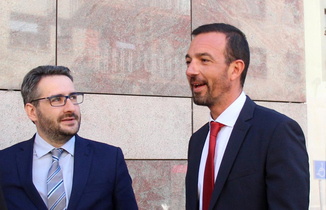 Els ministres Èric Jover i Jordi Torres durant la presentació aquest matí del nou camí escolar d'Escaldes.