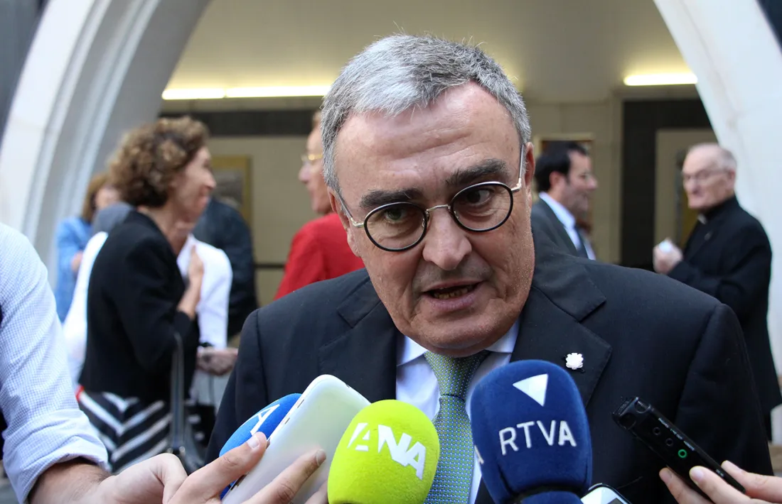 L’ambaixador d’Espanya, Àngel Ros, atenent els mitjans el dia de Meritxell.