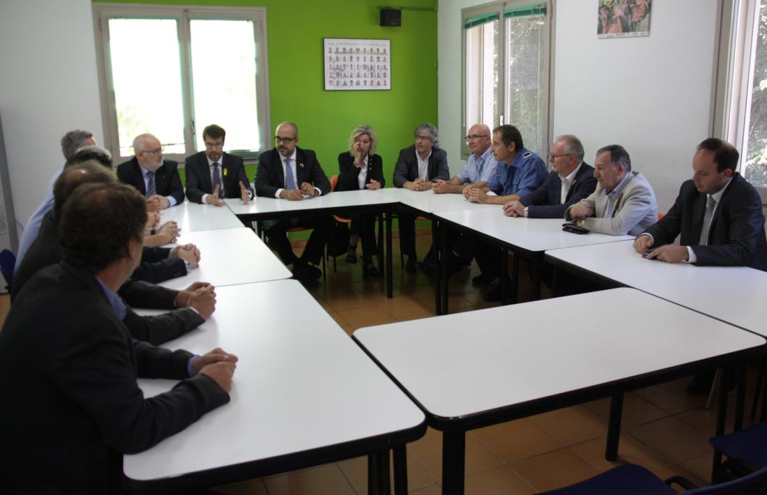 Reunió del conseller d’Interior amb els presidents dels consells comarcals del Pirineu, ahir.