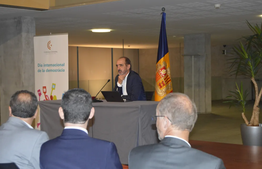 El politòleg Daniel Innerarity en un moment de la seva xerrada d’ahir.