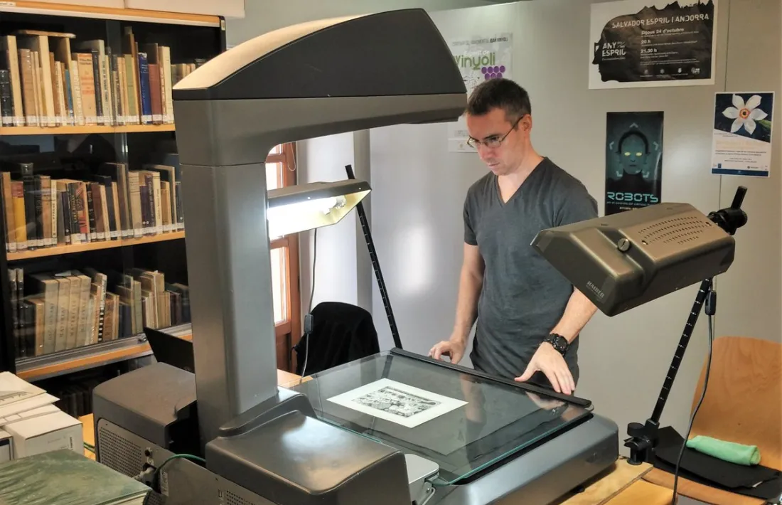 Tècnics de l’empresa Vonfra han digitalitzat les últimes setmanes llibres i documents de la Biblioteca Nacional.