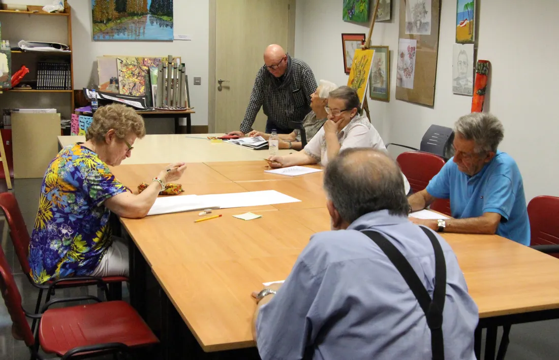 Un moment dels cursos i tallers per a la gent gran, que han començat aquest dilluns.