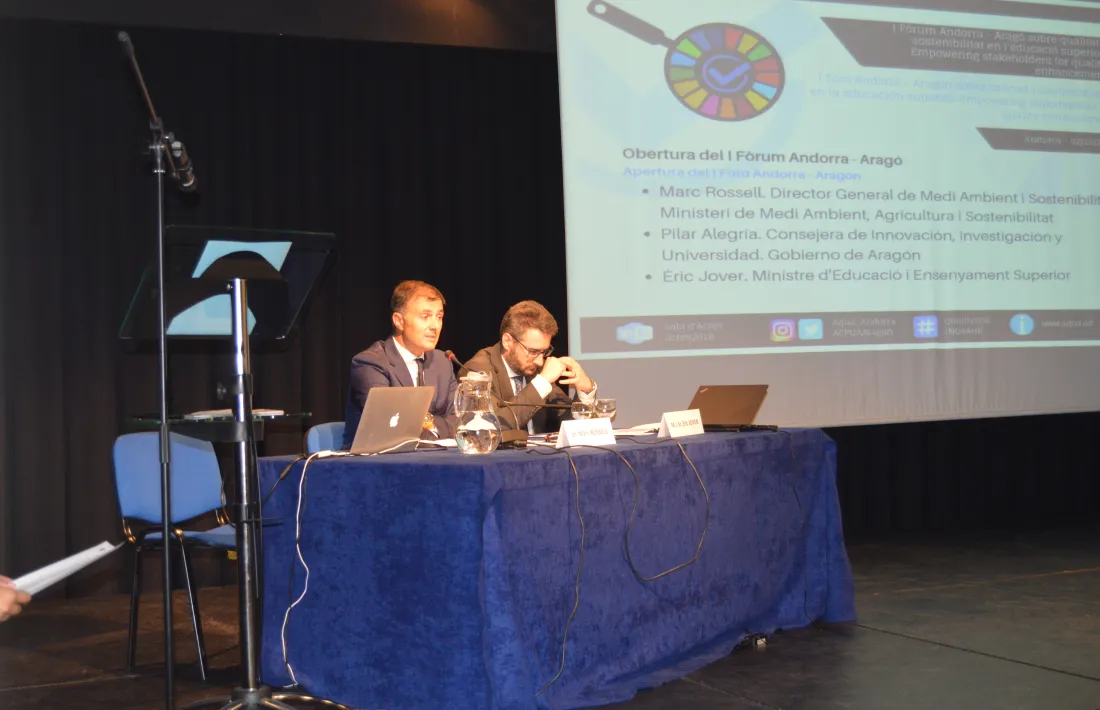 El ministre Eric Jover i el director general de Medi Ambient, Marc Rossell, van inaugurar ahir al vespre el Fòrum.