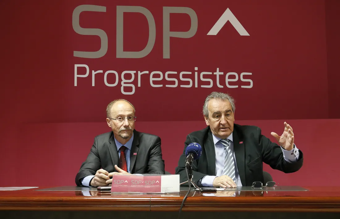 Naudi i Bartumeu en una roda de premsa anterior a la seu d’SDP.