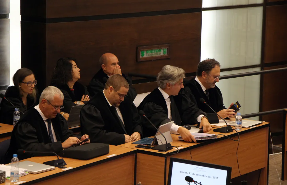 Alguns dels lletrats abans d'iniciar-se el judici pel 'cas BPA', el 17 de setembre.