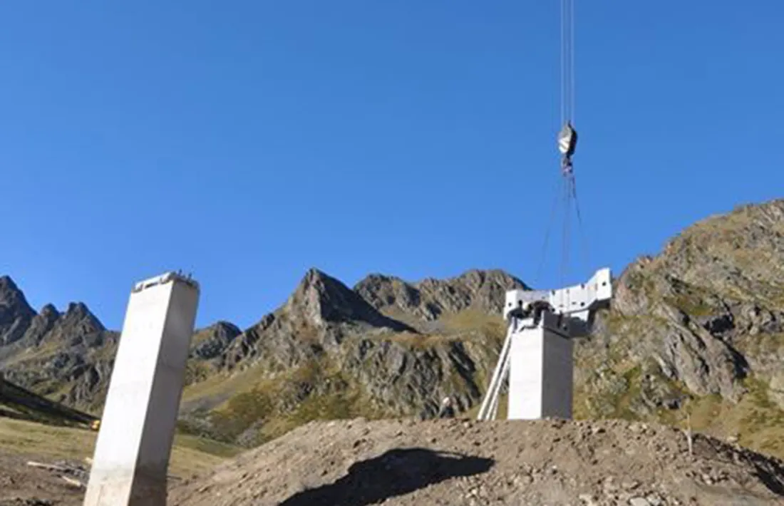Les pilones que s'han instal·lat per al futur telecabina Tristaina.