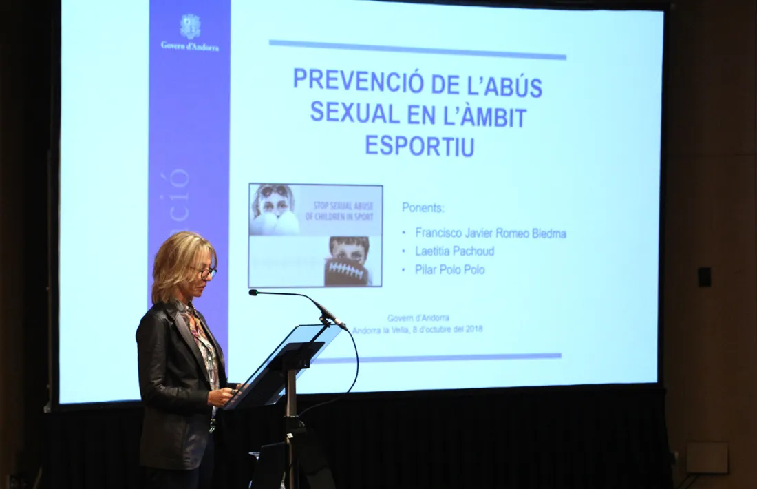 La secretària d'Estat d'Afers Socials i Ocupació, Ester Fenoll, durant la introducció de la xerrada.