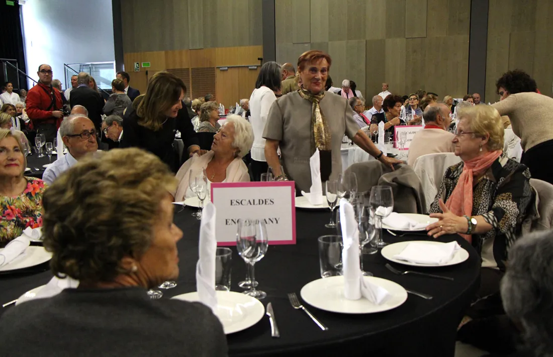 Alguns dels padrins que van participar ahir en la 25aFesta Magna celebrada a la sala Prat del Roure d’Escaldes-Engordany.
