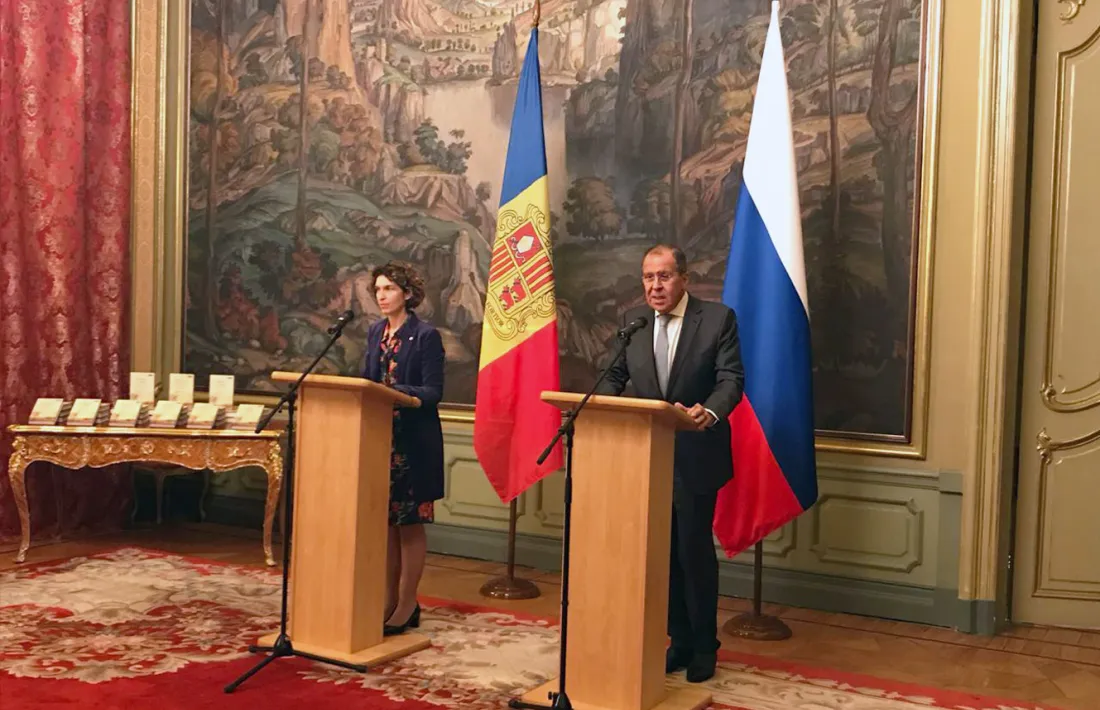 La ministra Maria Ubach amb el seu homòleg de Rússia.