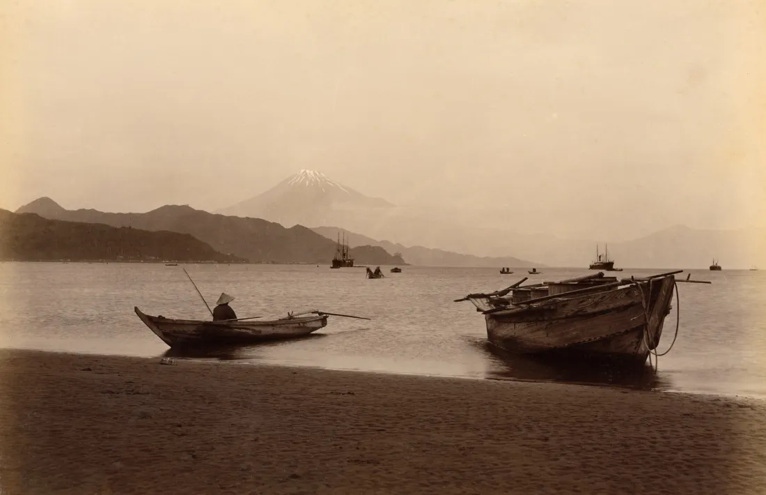 El Mont Fuji des del port de Shimizu, fotografia anònima presa el 3 de novembre del 1892.