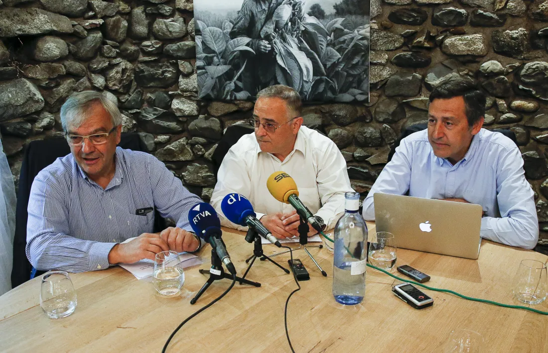 Tres dels integrants de Virtus Unita, Josep Duró, Albert Font i Josep Anton López, el dia de la presentació del grup d’opinió.