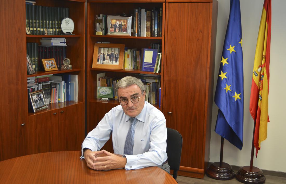 L’ambaixador d’Espanya al Principat, Àngel Ros, al seu despatx.