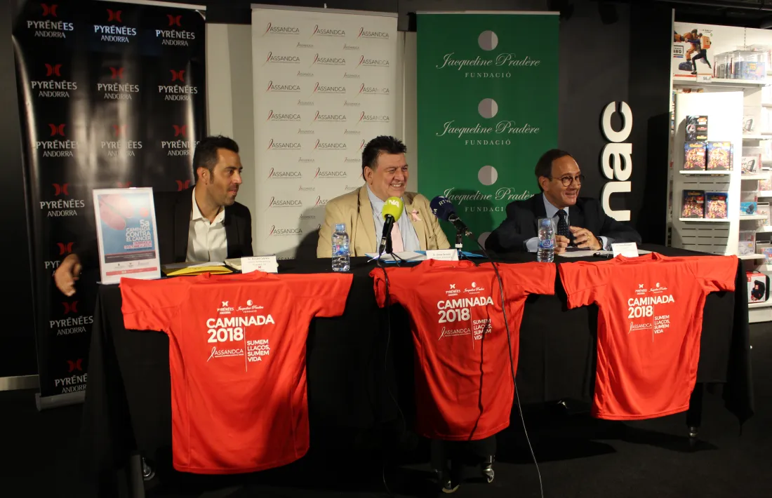 Josep Saravia, al mig, acompanyat de Ronald Cabrera i Josep Manzano.