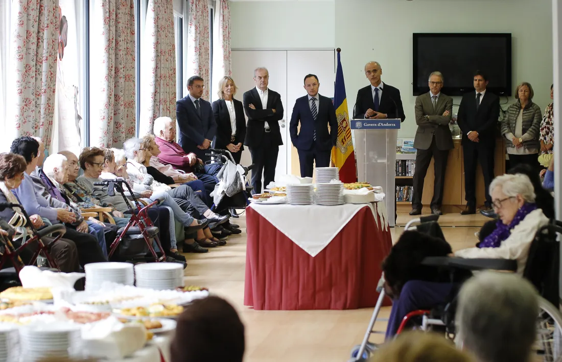 Els residents i usuaris del Cedre van anar a la basílica de Meritxell i després van tenir el discurs del cap del Govern al centre. 