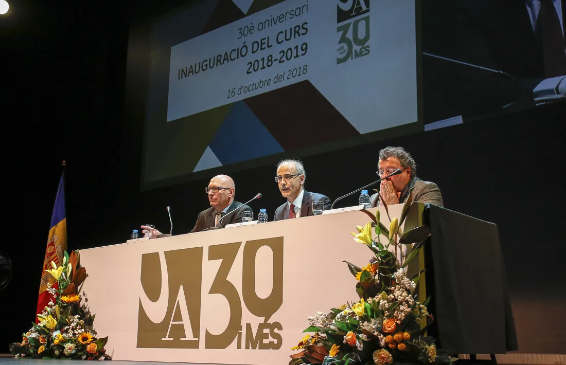 El rector de l’UdA, Miquel Nicolau; el cap de Govern, Toni Martí; i el cònsol menor, Julià Call, en la presentació del nou curs, ahir.