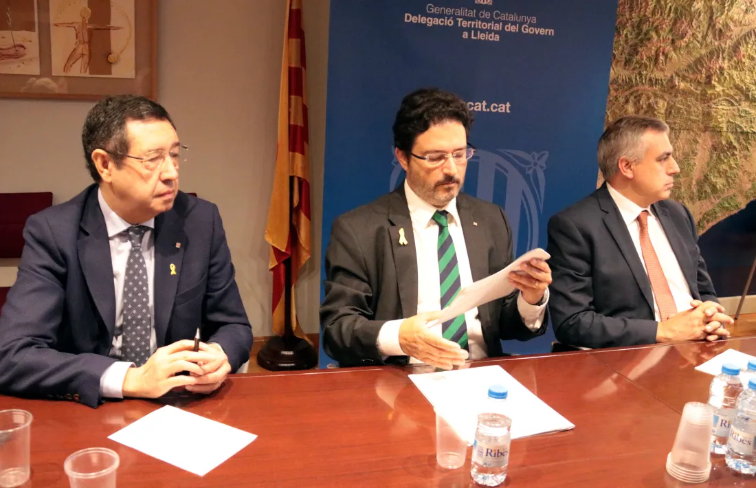 El secretari d’Infraestructures, Isidre Gavín, amb Ramon Farré, delegat del Govern.