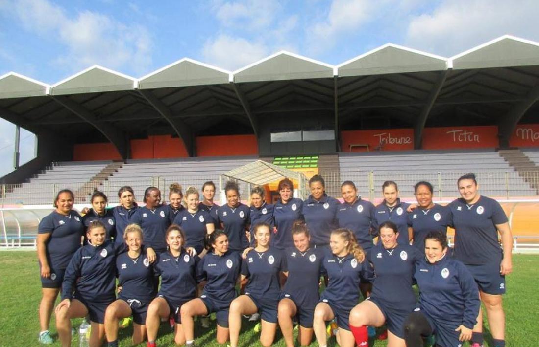 L’andorrana Nadia Olm, la segona per l’esquerra part inferior, amb la selecció francesa de rugbi a 13.