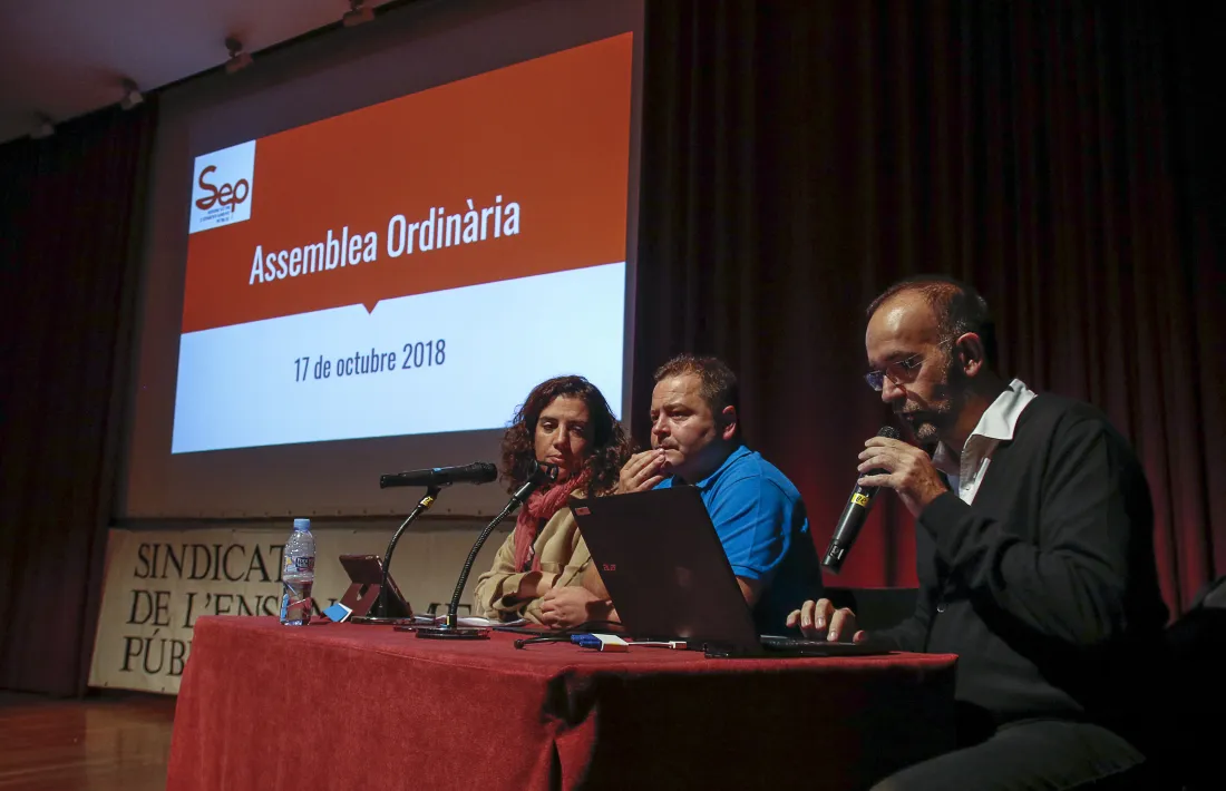 Un moment de l’assemblea del Sindicat de l’Ensenyament Públic celebrada ahir.