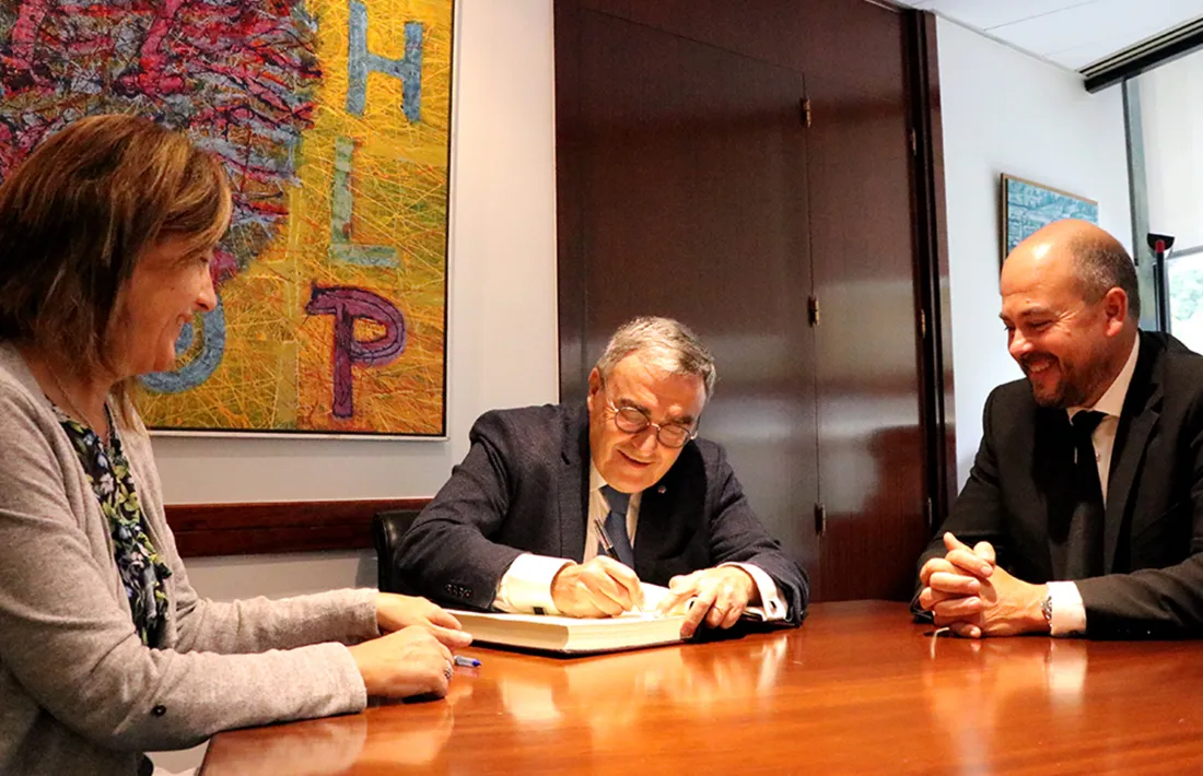 Els cònsols d'Encamp amb l'ambaixador espanyol, Àngel Ros.