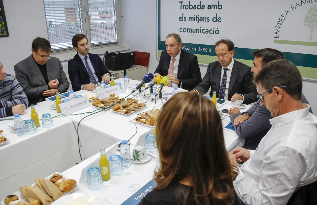 Mora amb la resta de membres de la junta de l’EFA durant la roda de premsa d’ahir.