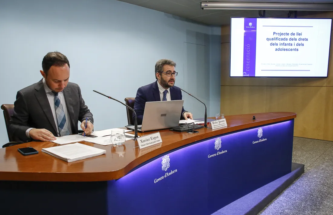 Els ministres Xavier Espot i Èric Jover van presentar ahir els dos projectes de llei relatius als infants i adolescents.