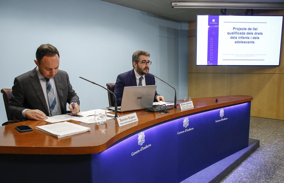 Els ministres Xavier Espot i Èric Jover van presentar ahir els dos projectes de llei relatius als infants i adolescents.