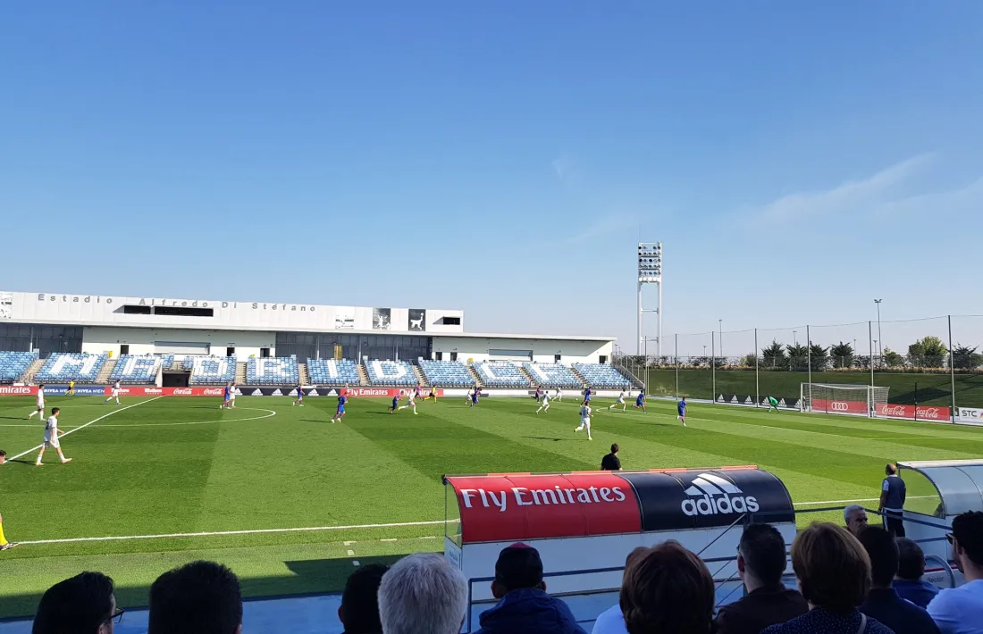 Luis Do Nascimento xiula al Reial Madrid juvenil a la Youth League