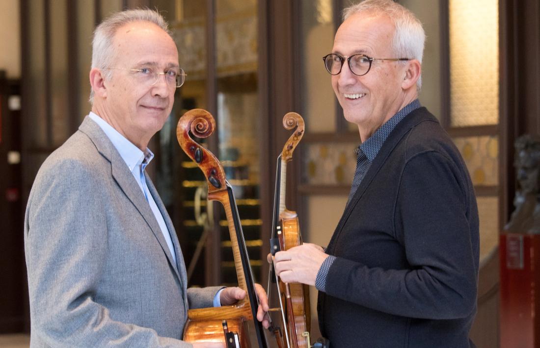 Els germans Claret; Lluís, amb el violoncel, i Gerard, amb el violí.