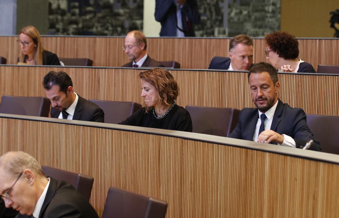 Els grups de l'oposició en una sessió del Consell General.