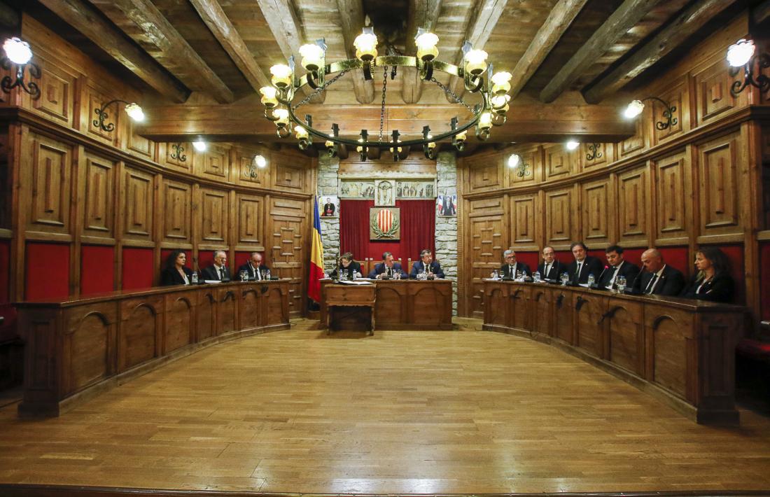 Un moment de la sessió de consell de comú de Sant Julià de Lòria celebrada aquest dilluns.