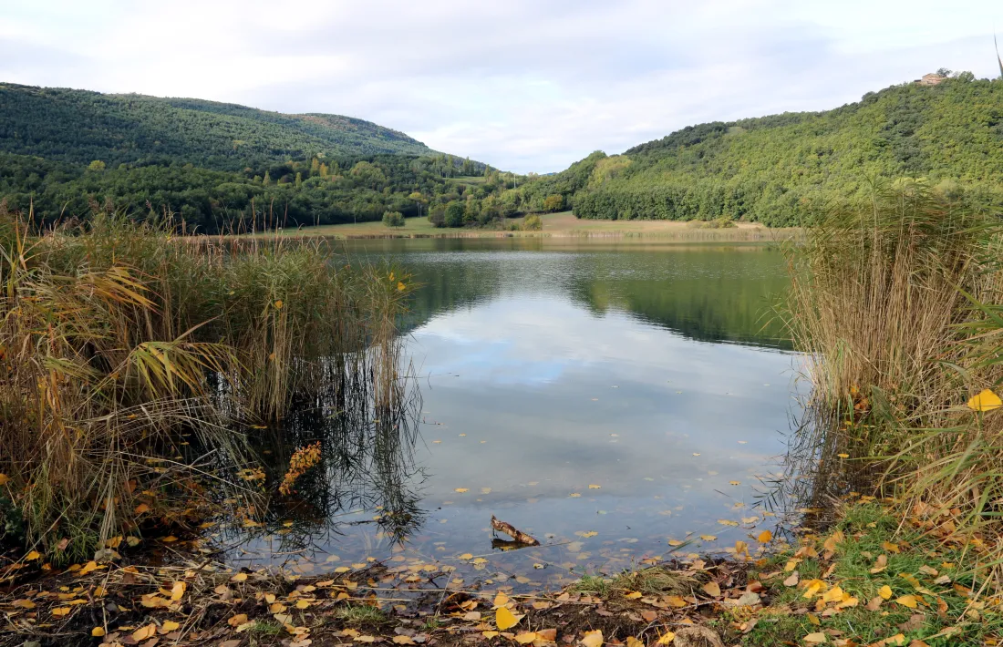 Un dels punts on s’ha retirat un embarcador de l’estany de Montcortès.