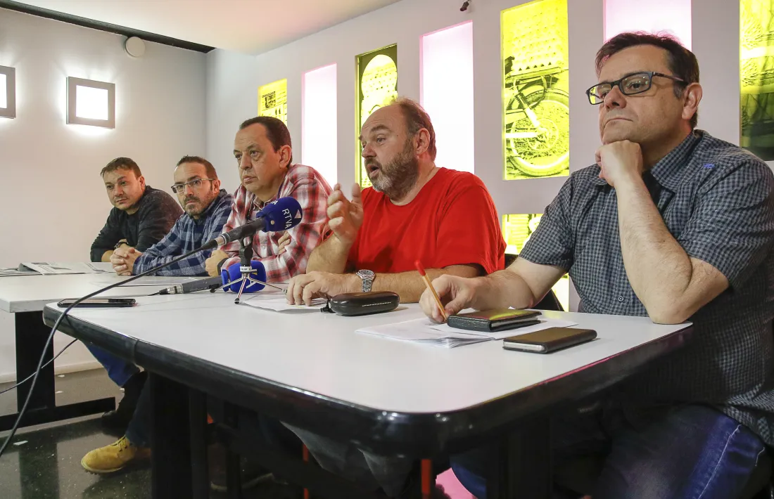 Representants de la plataforma sindical van comparèixer ahir per valorar la sortida de SEP i Sipaag.
