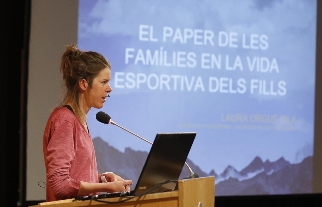 Laura Orgué durant la xerrada, ahir.