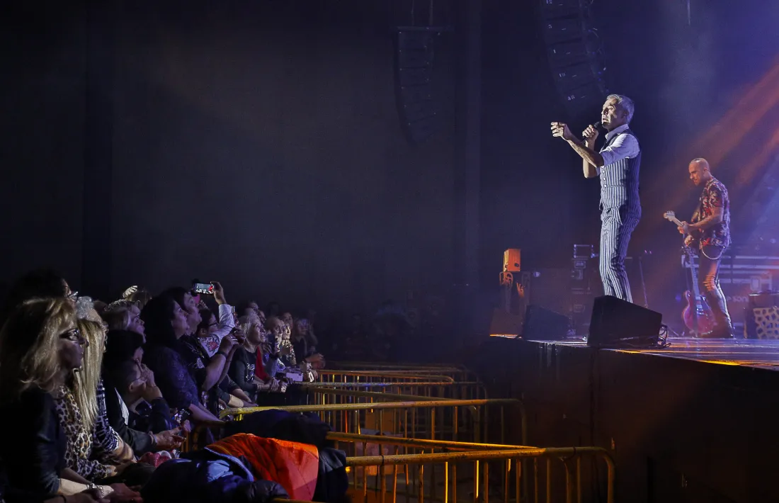 Sergio Dalma va cantar anit davant dels 1.250 espectadors que van assistir a l’espectacle ‘Via Dalma III’.