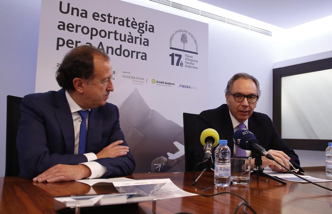 El secretari tècnic, Joan Tomàs, i el president de l’Empresa Familiar Andorrana, Francesc Mora, van presentar el 17è Fòrum.