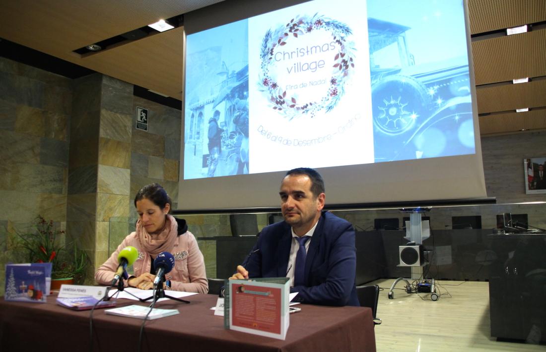 La consellera d'Educació, Cultura, Joventut i Benestar Social del comú d'Ordino, Vanessa Fenés, i el conseller de Turisme i Esports, Jordi Serracanta, presenten les activitats de Nadal a la parròquia.