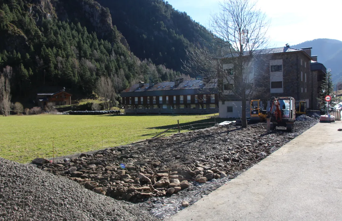 El nou aparcament que s'està construint a Arans.